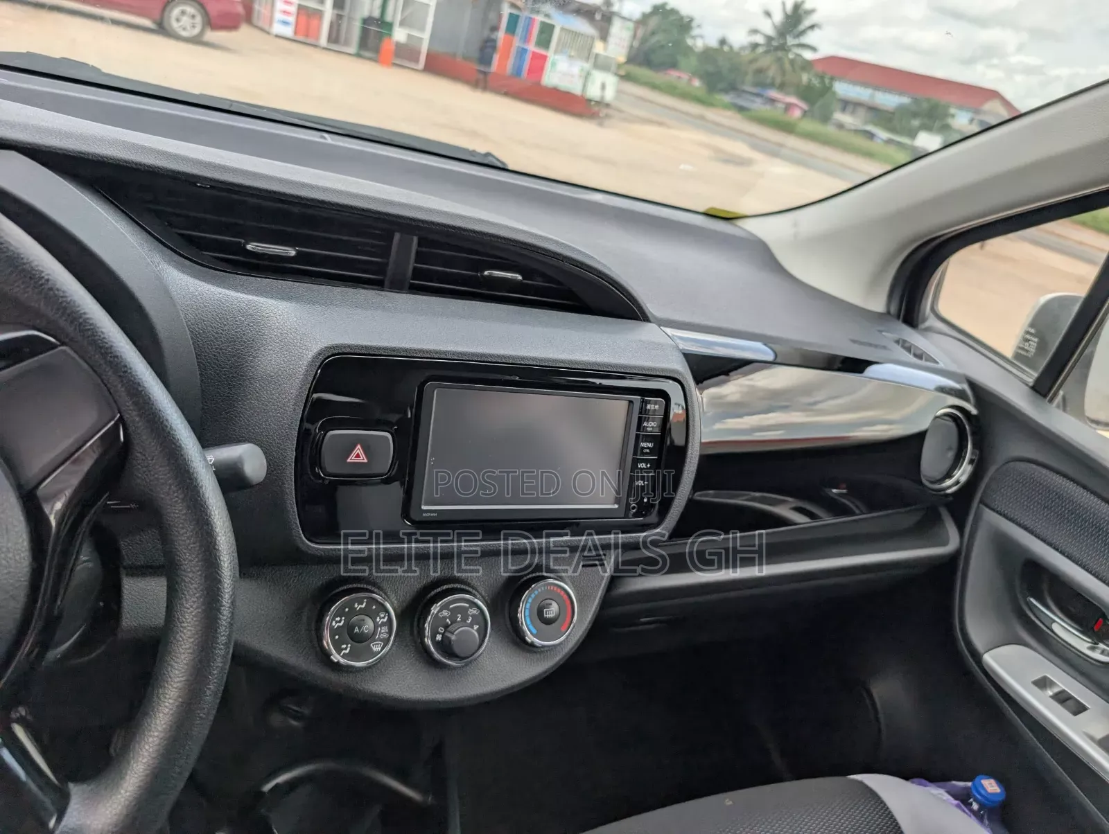 Toyota Vitz 1.3 FWD 5dr 2015 White