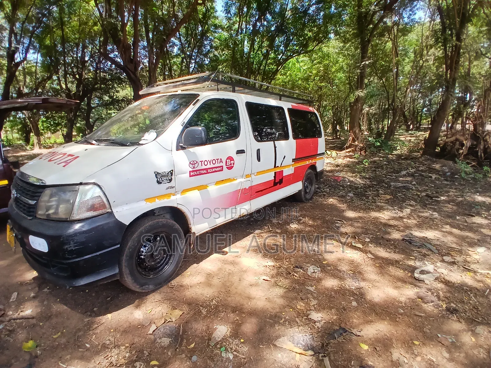 Toyota HiAce 2001 White