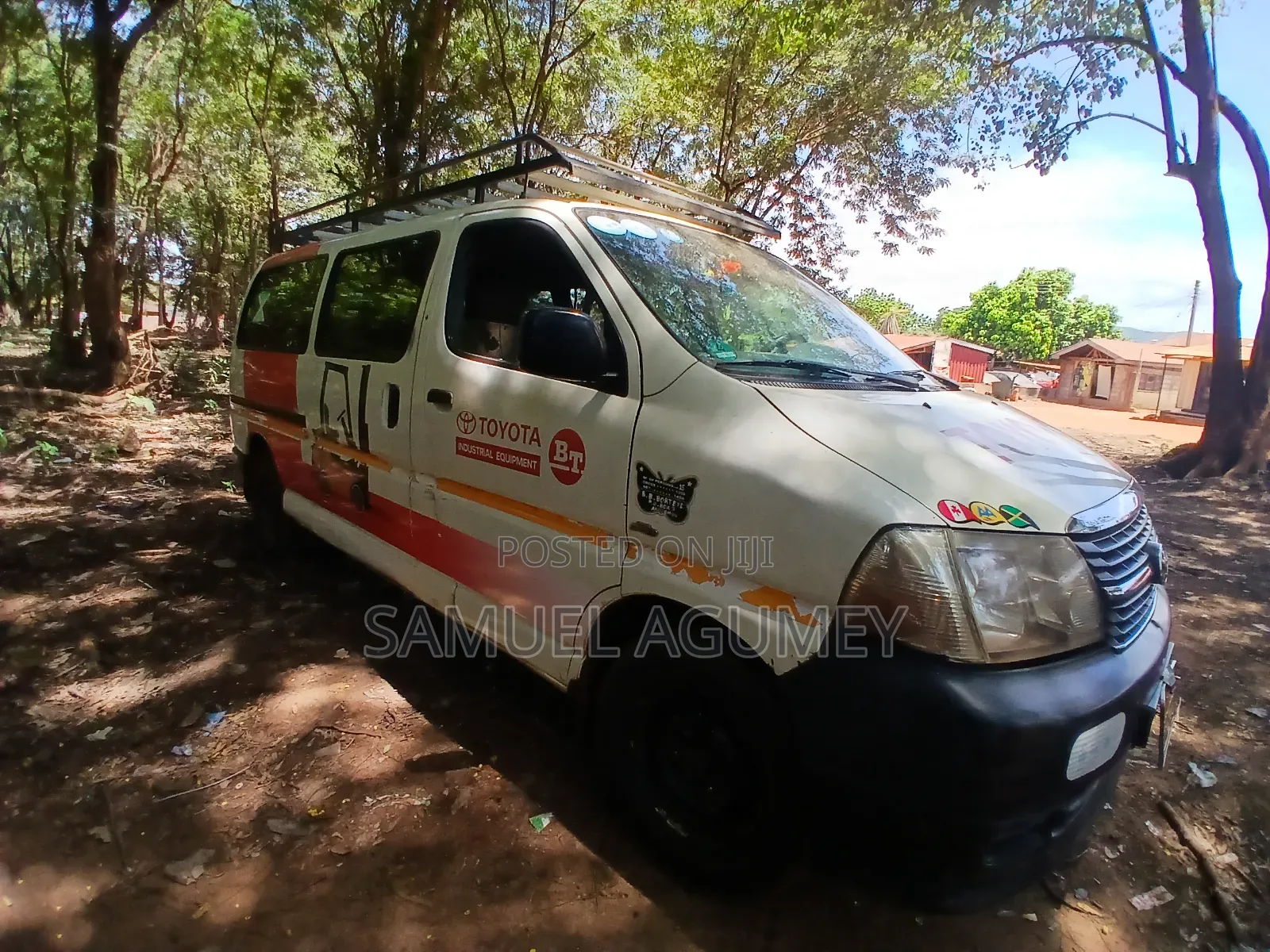 Toyota HiAce 2001 White