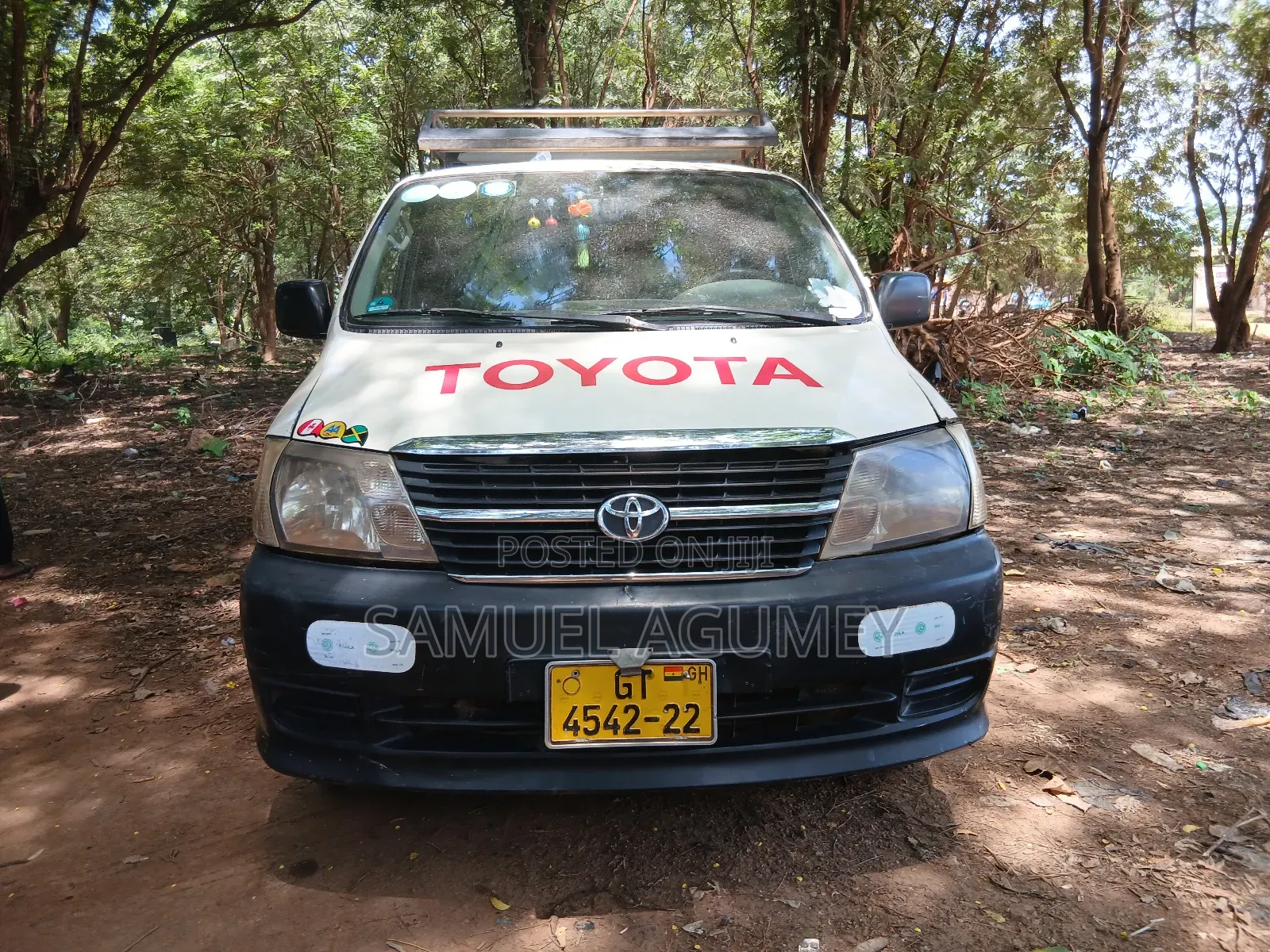 Toyota HiAce 2001 White
