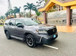 Honda Pilot EX-L 8 Passenger AWD 2023 Silver