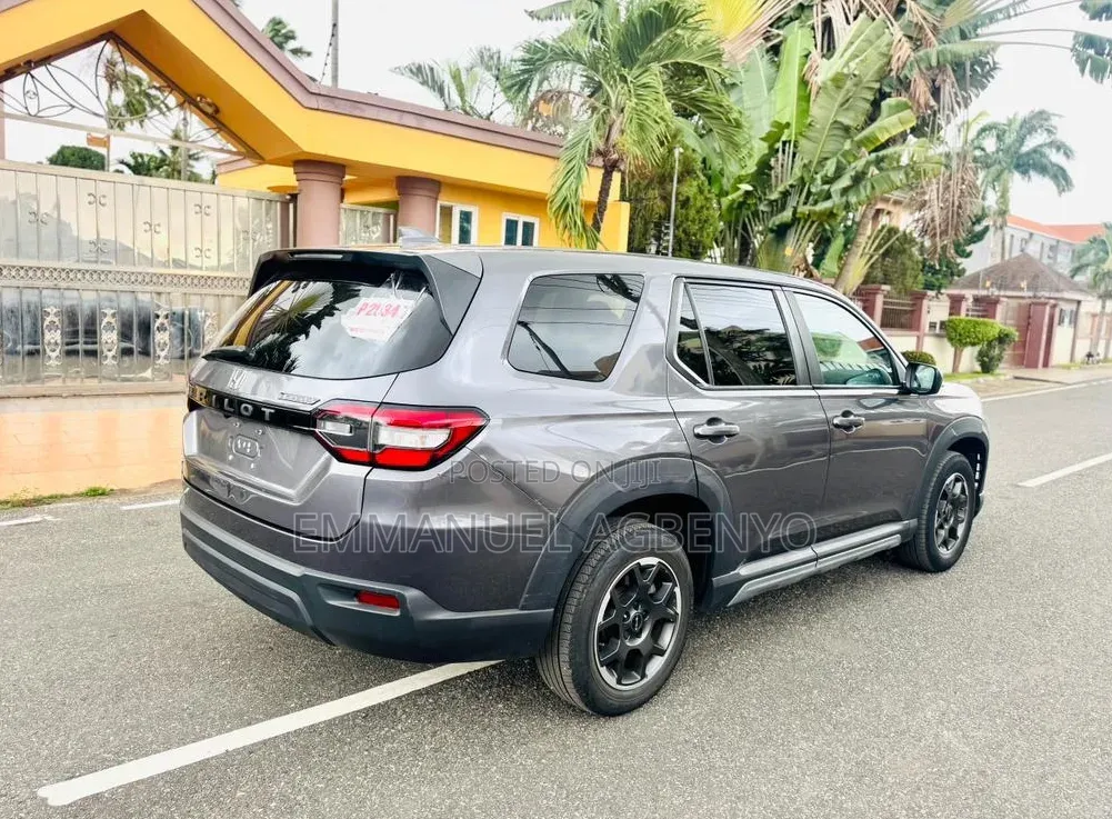 Honda Pilot EX-L 8 Passenger AWD 2023 Silver