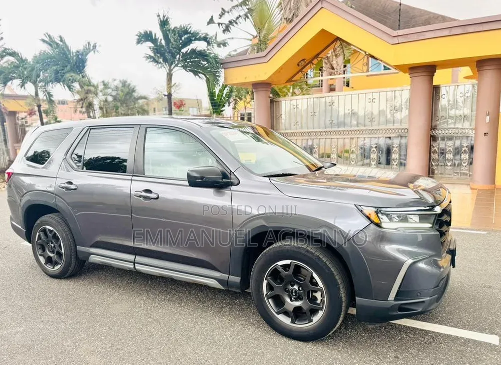 Honda Pilot EX-L 8 Passenger AWD 2023 Silver