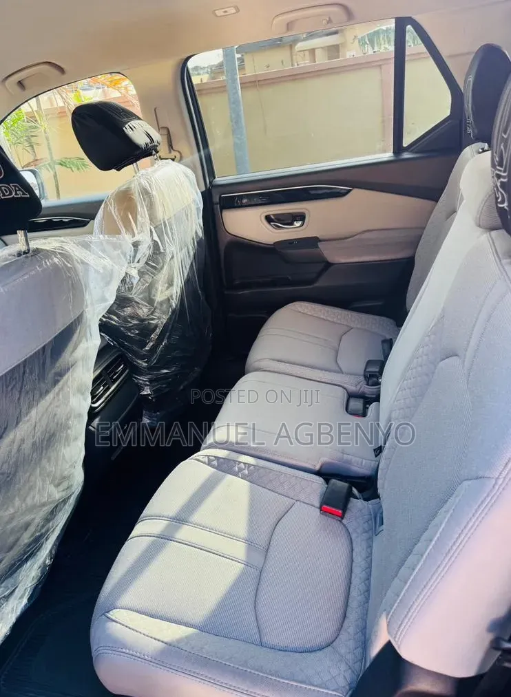 Honda Pilot EX-L 8 Passenger AWD 2023 Silver