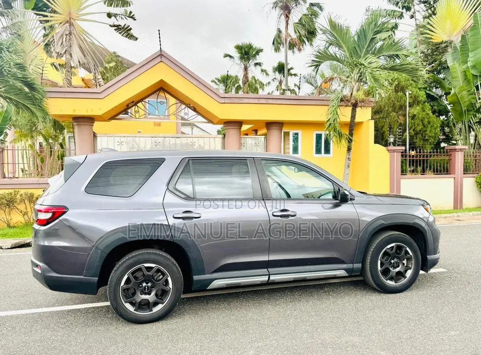 Honda Pilot EX-L 8 Passenger AWD 2023 Silver