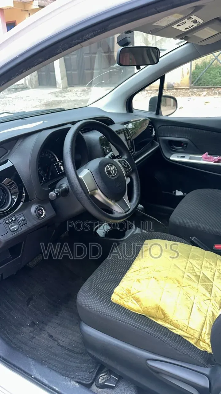 Toyota Vitz 2013 White
