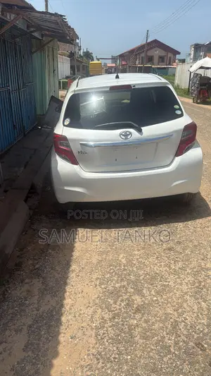 Toyota Vitz 2014 White