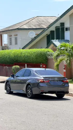 Toyota Camry SE 2022 Gray