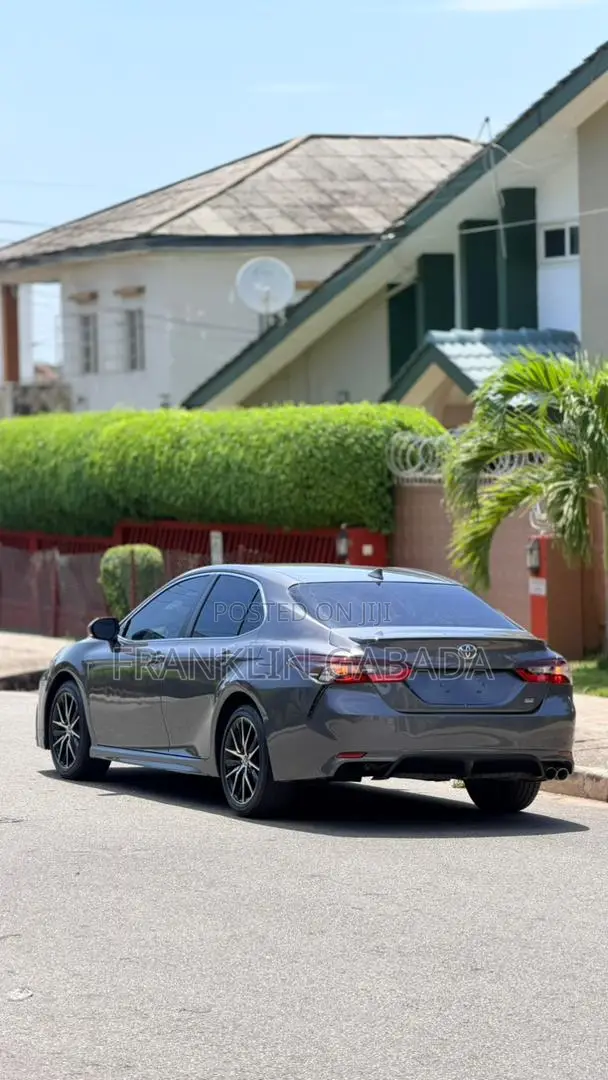Toyota Camry SE 2022 Gray