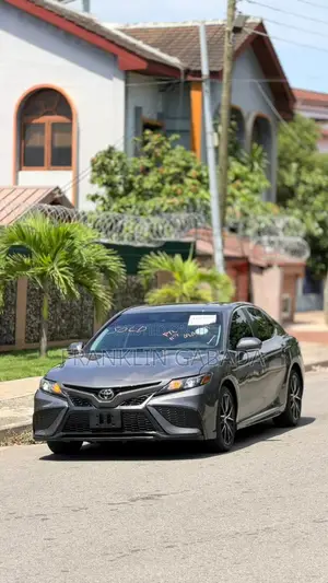 Toyota Camry SE 2022 Gray