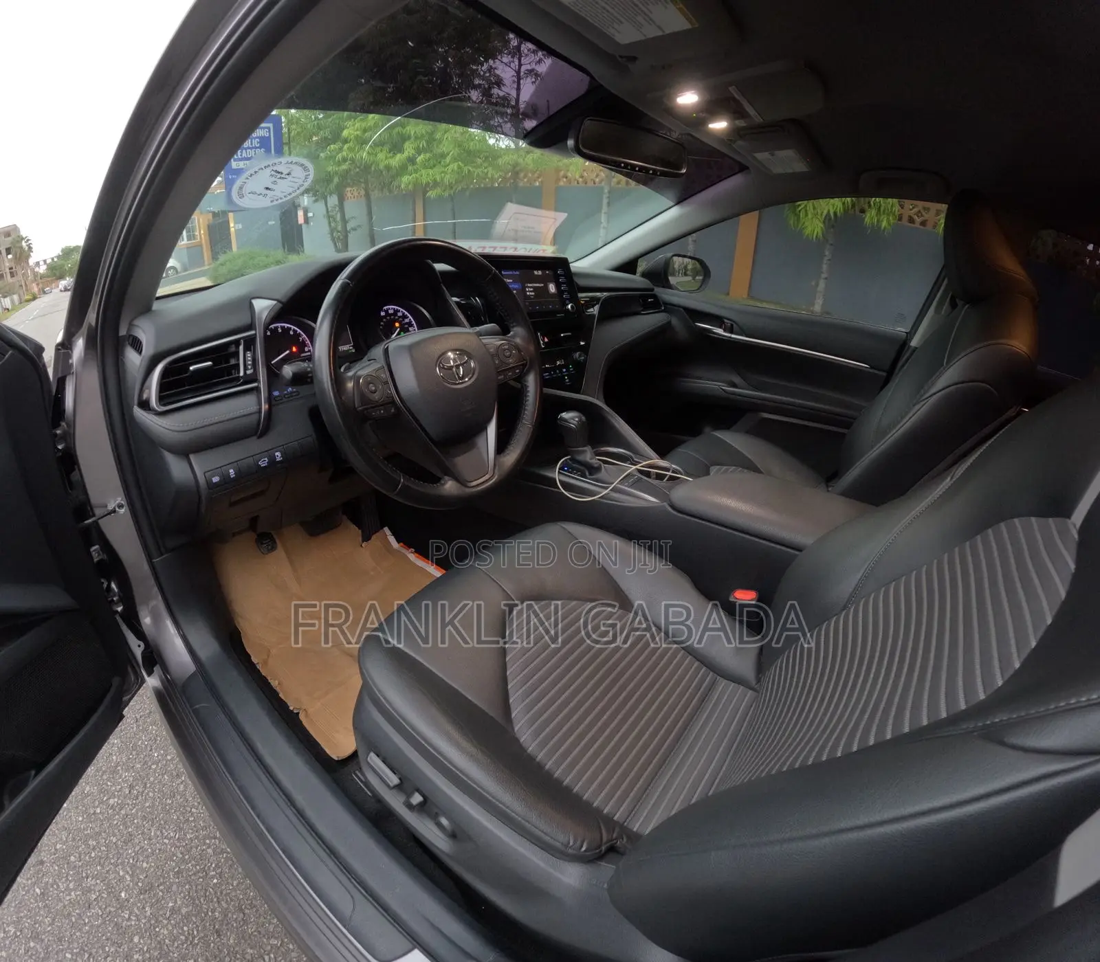 Toyota Camry SE 2022 Gray