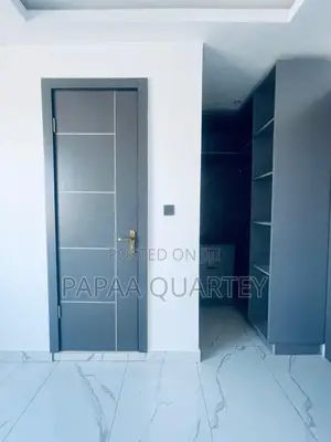9bdrm House in Ashaley Botwe for sale