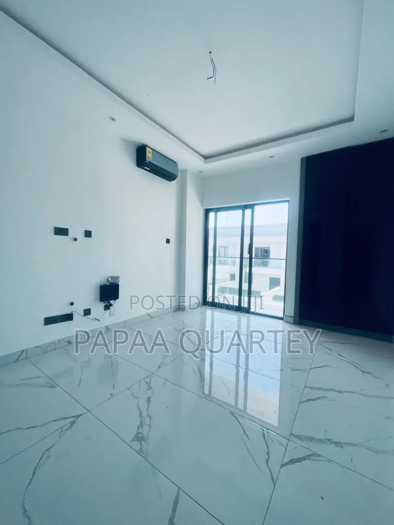 9bdrm House in Ashaley Botwe for sale