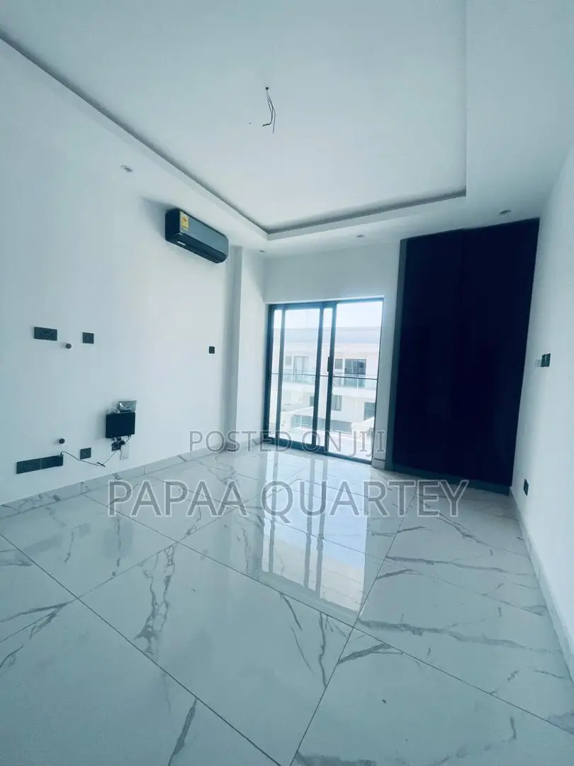 9bdrm House in Ashaley Botwe for sale
