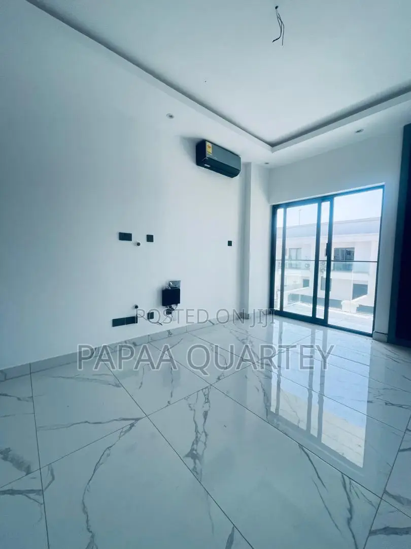 9bdrm House in Ashaley Botwe for sale