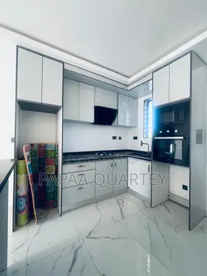 9bdrm House in Ashaley Botwe for sale