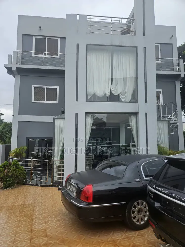 7 Bedroom Mansion Furnished for Sale at Roman Ridge