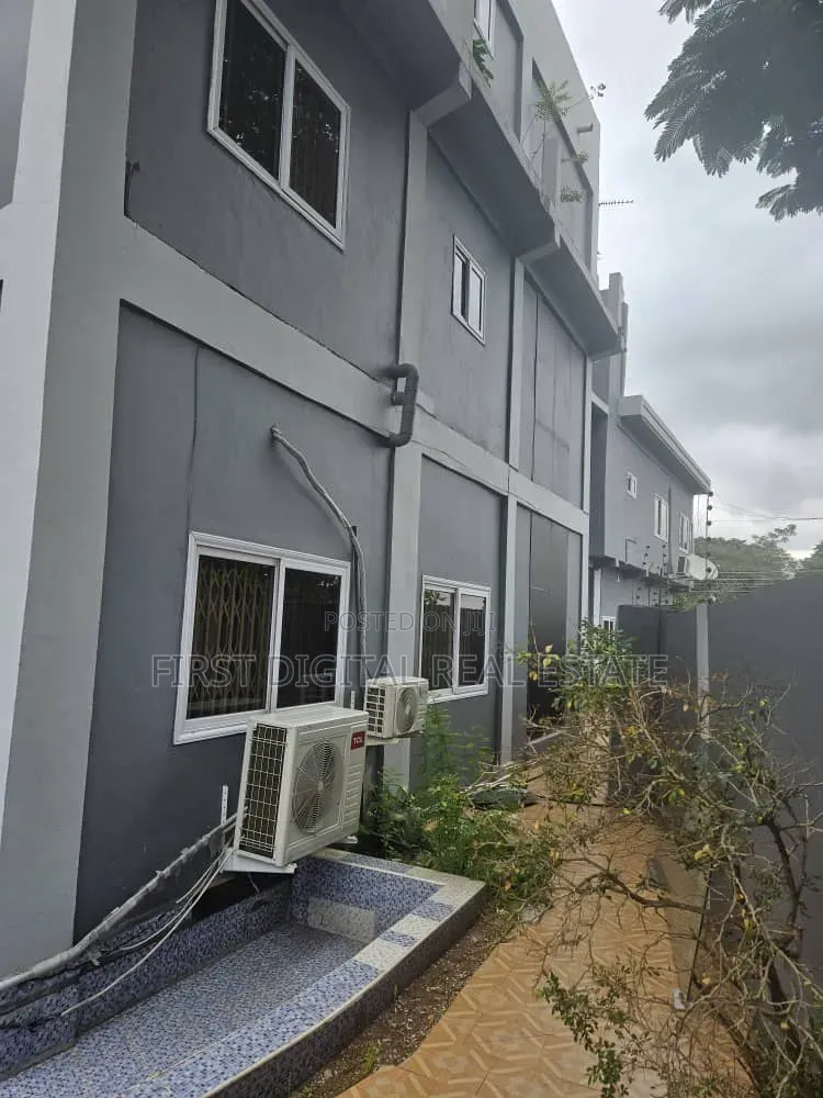 7 Bedroom Mansion Furnished for Sale at Roman Ridge