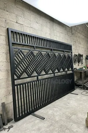Handcrafted Gates Designed for Strength Style