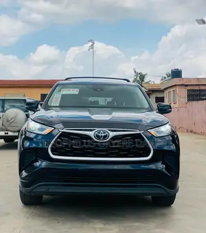 Toyota Highlander LE 2022 Black