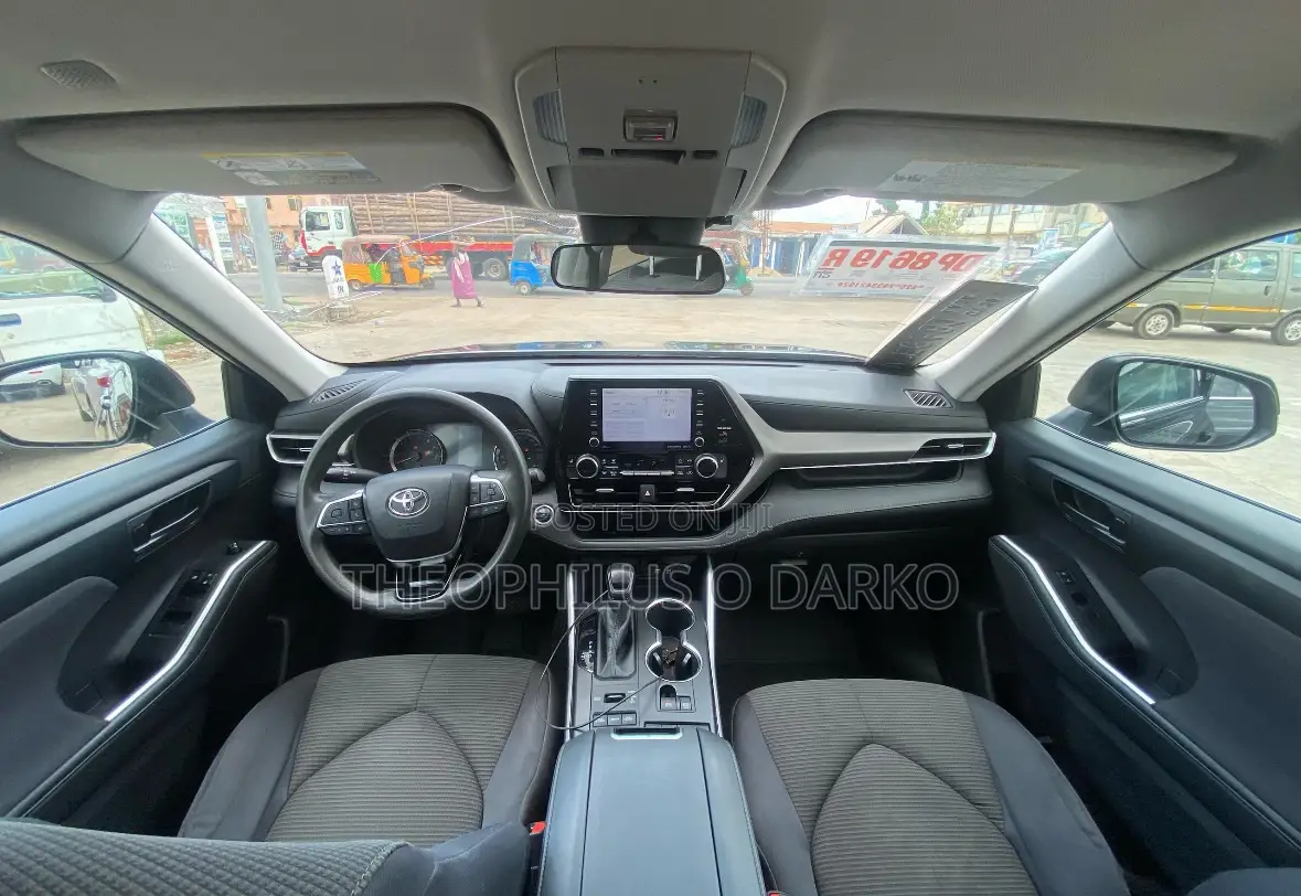 Toyota Highlander LE 2022 Black