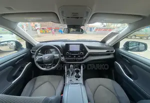 Toyota Highlander LE 2022 Black