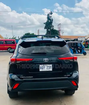 Toyota Highlander LE 2022 Black