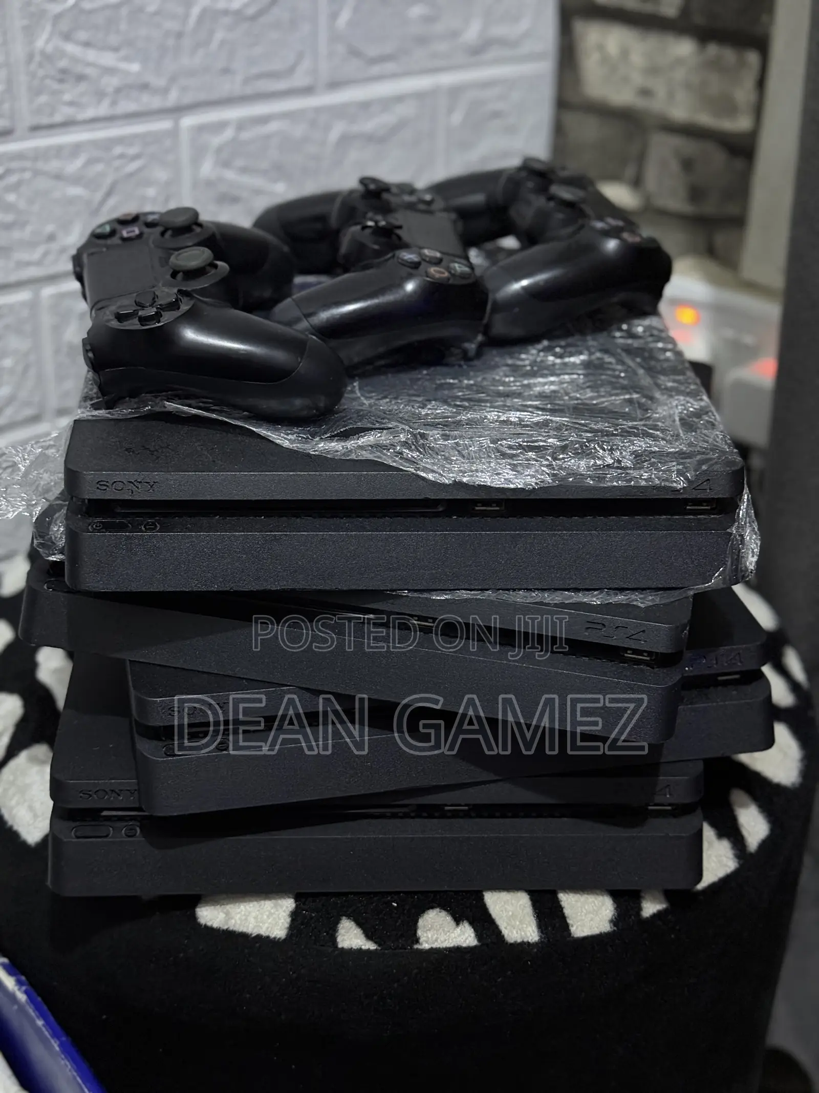 New Ps4 Slim All Loaded With Top Rated Games Plus the Accessories