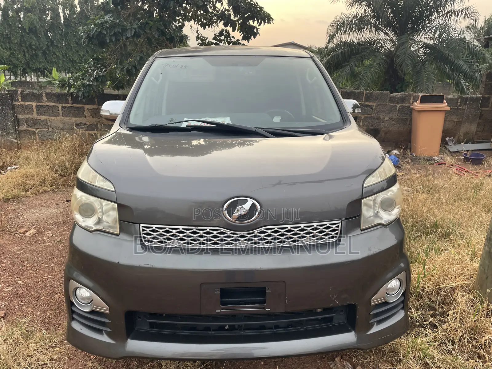 Toyota Voxy 2011