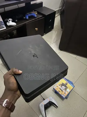 Playstation 4, Slim and Standard Available