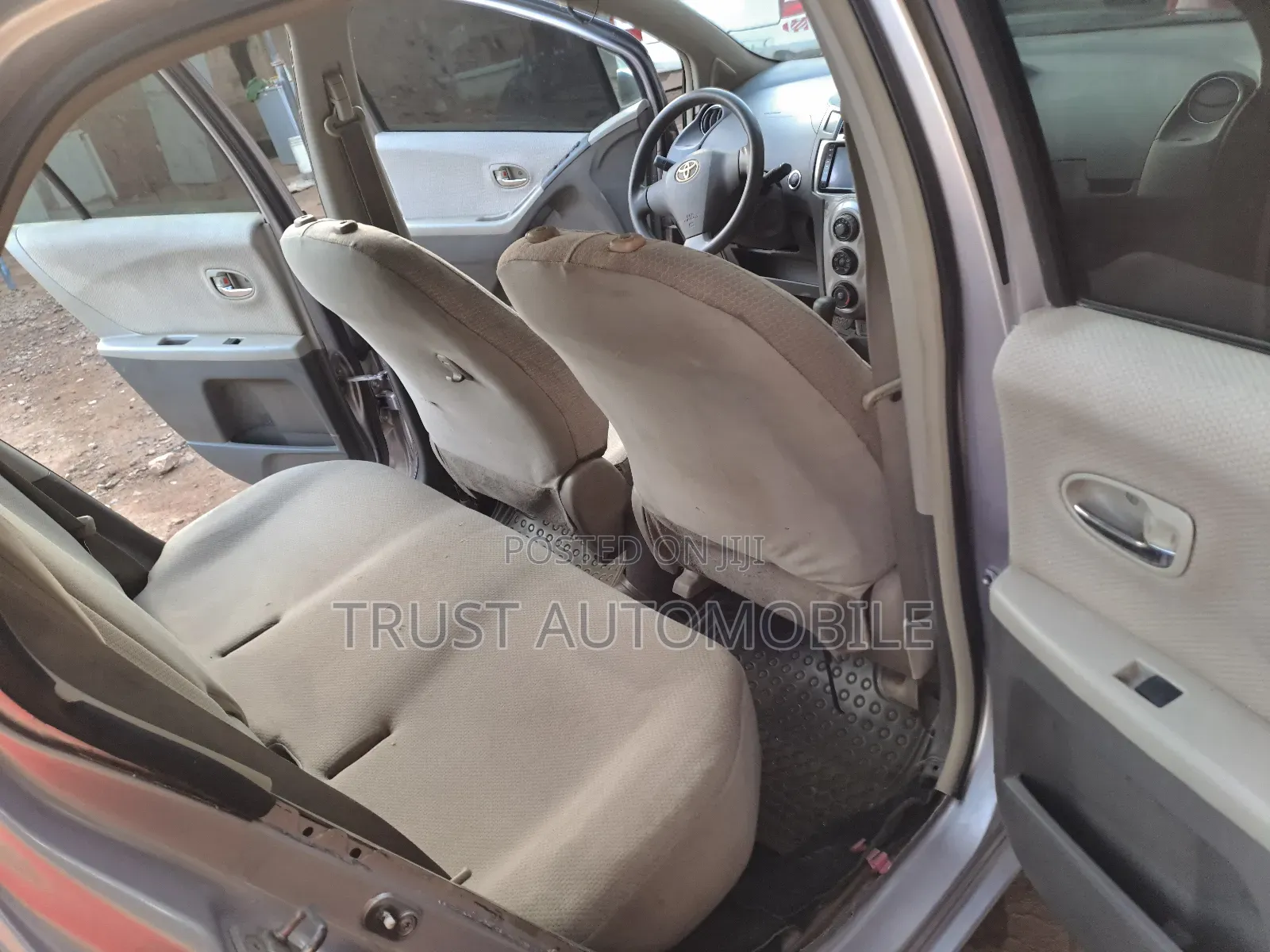 Toyota Vitz 1.3 FWD 5dr 2010 Silver