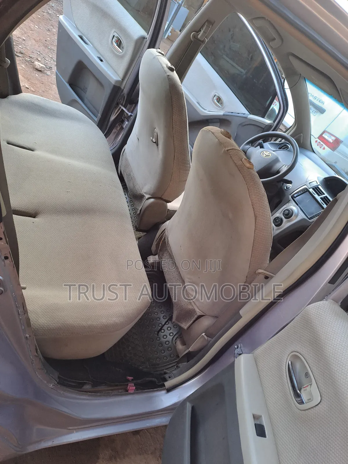 Toyota Vitz 1.3 FWD 5dr 2010 Silver