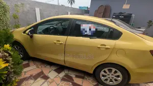 Kia Rio 2016 Yellow