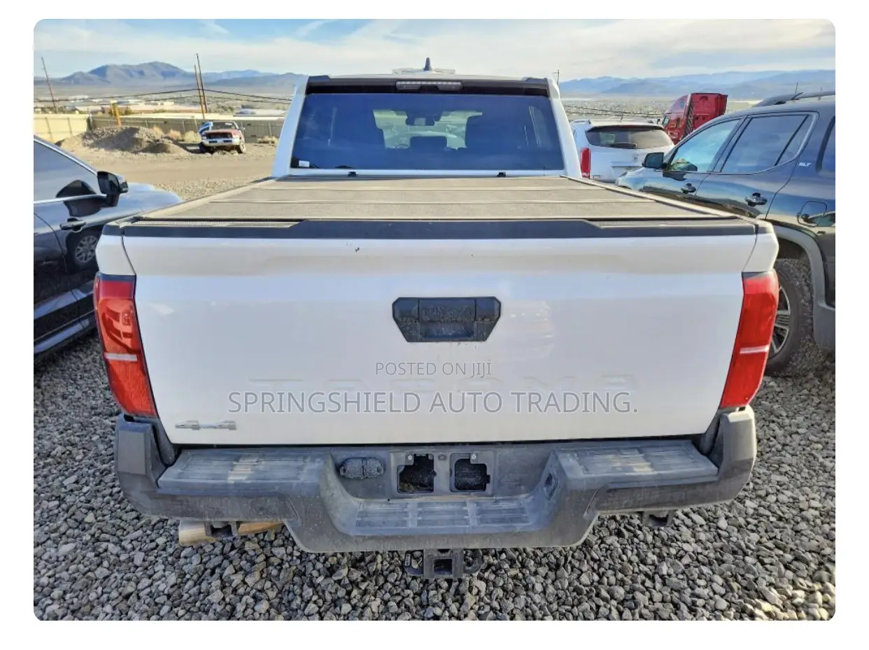 Toyota Tacoma 2025 White