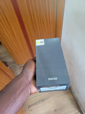 New Samsung Galaxy S20 128 GB Black