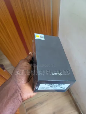 New Samsung Galaxy S20 128 GB Black