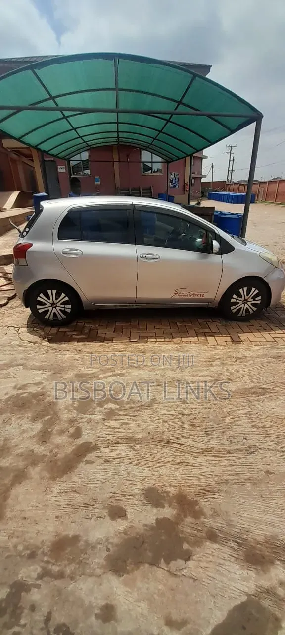 Toyota Vitz 1.0 FWD 3dr 2010 Silver