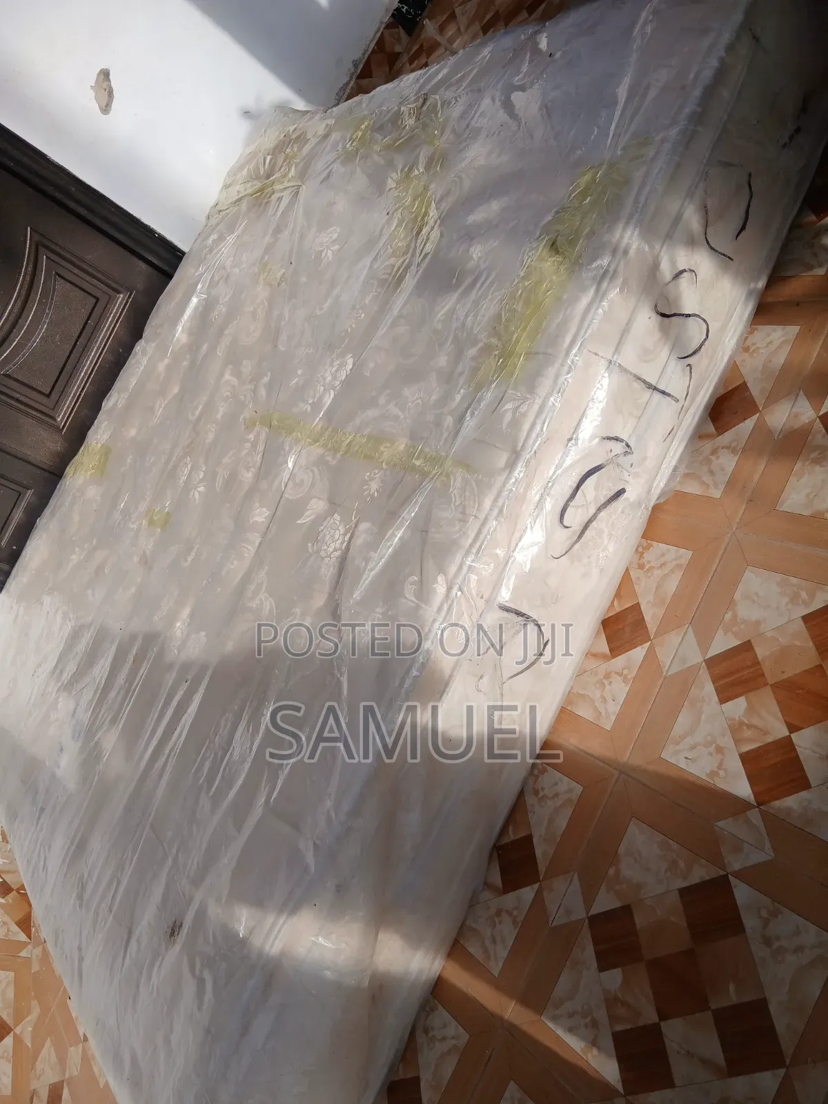 King Mattress 14"76/80. 3,400 Very Strong