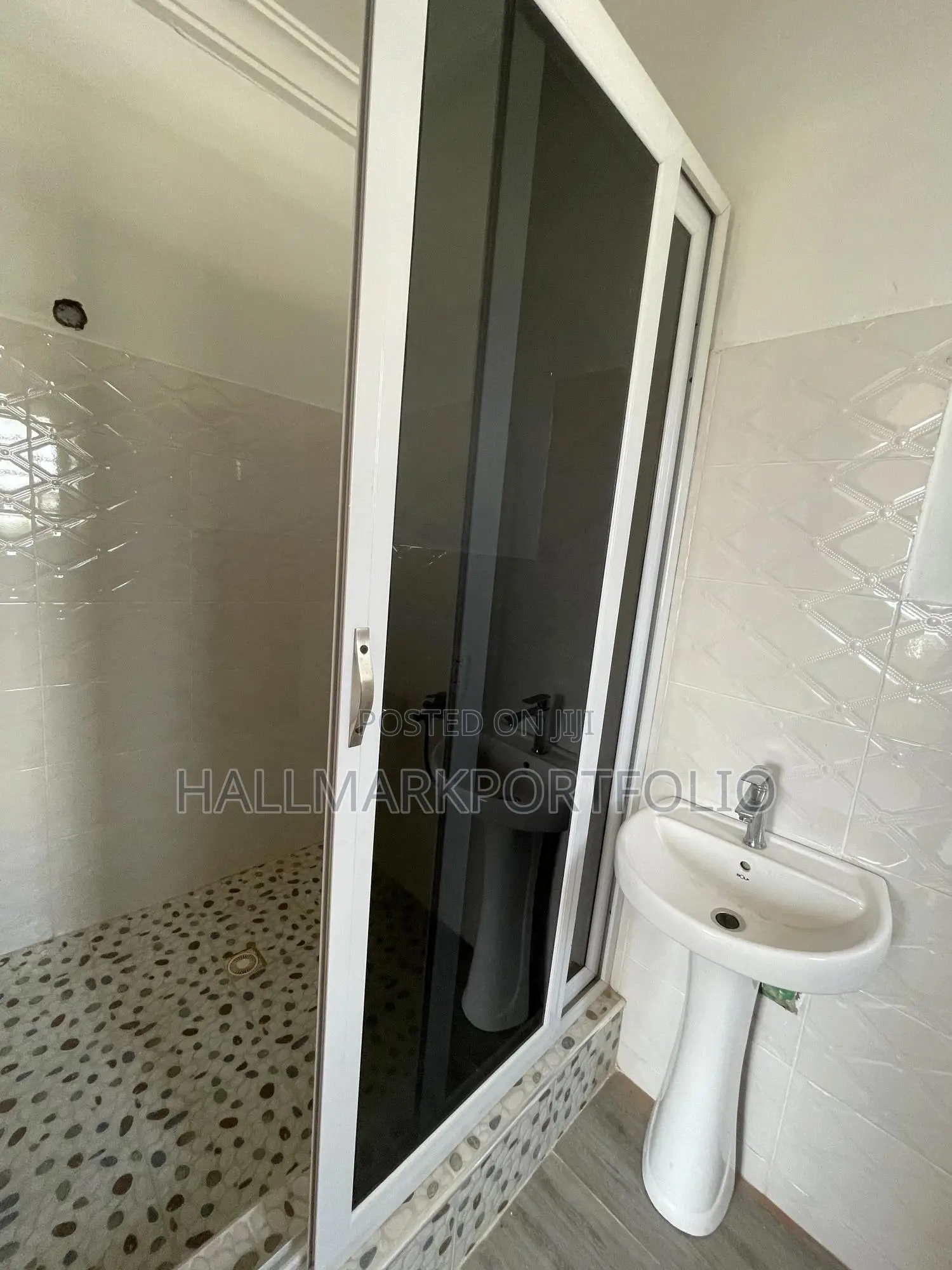 2bdrm Apartment in Adjiriganor for rent