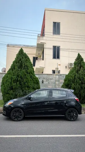 Mitsubishi Mirage Black Edition 2022 Black