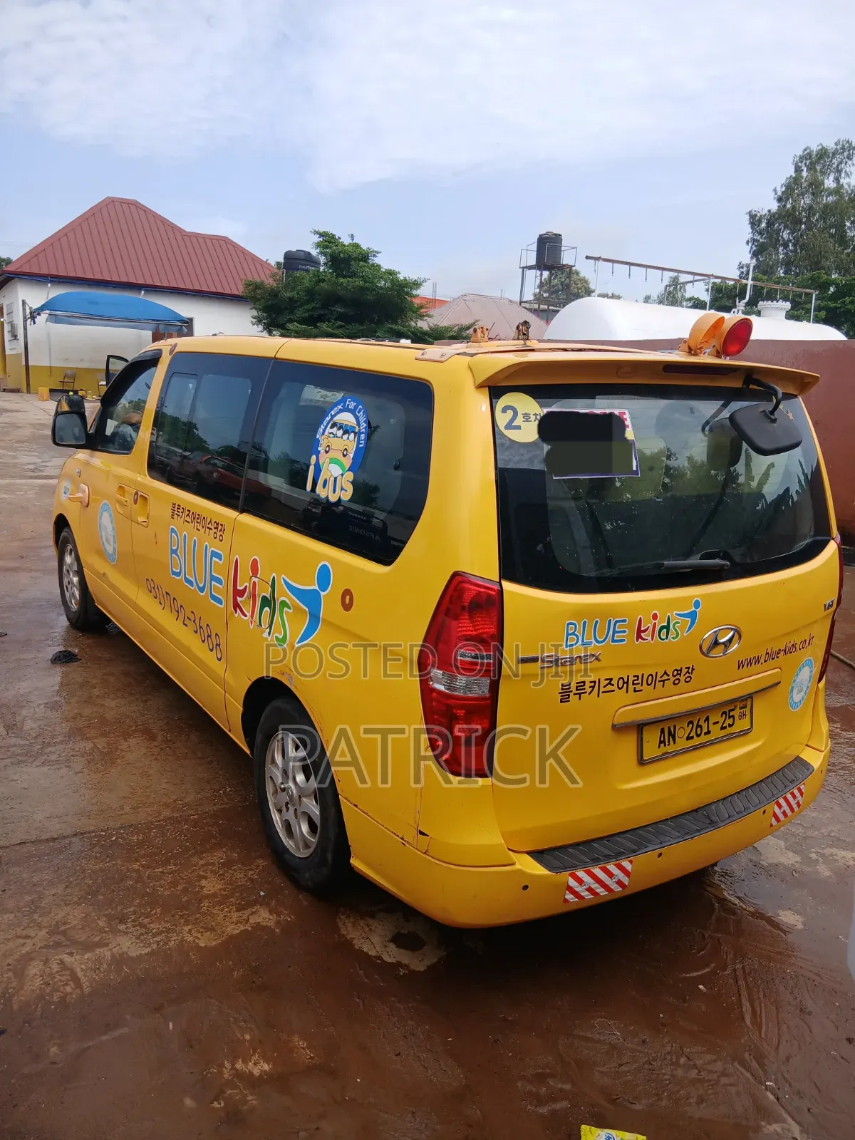 Hyundai H1 2013 Yellow