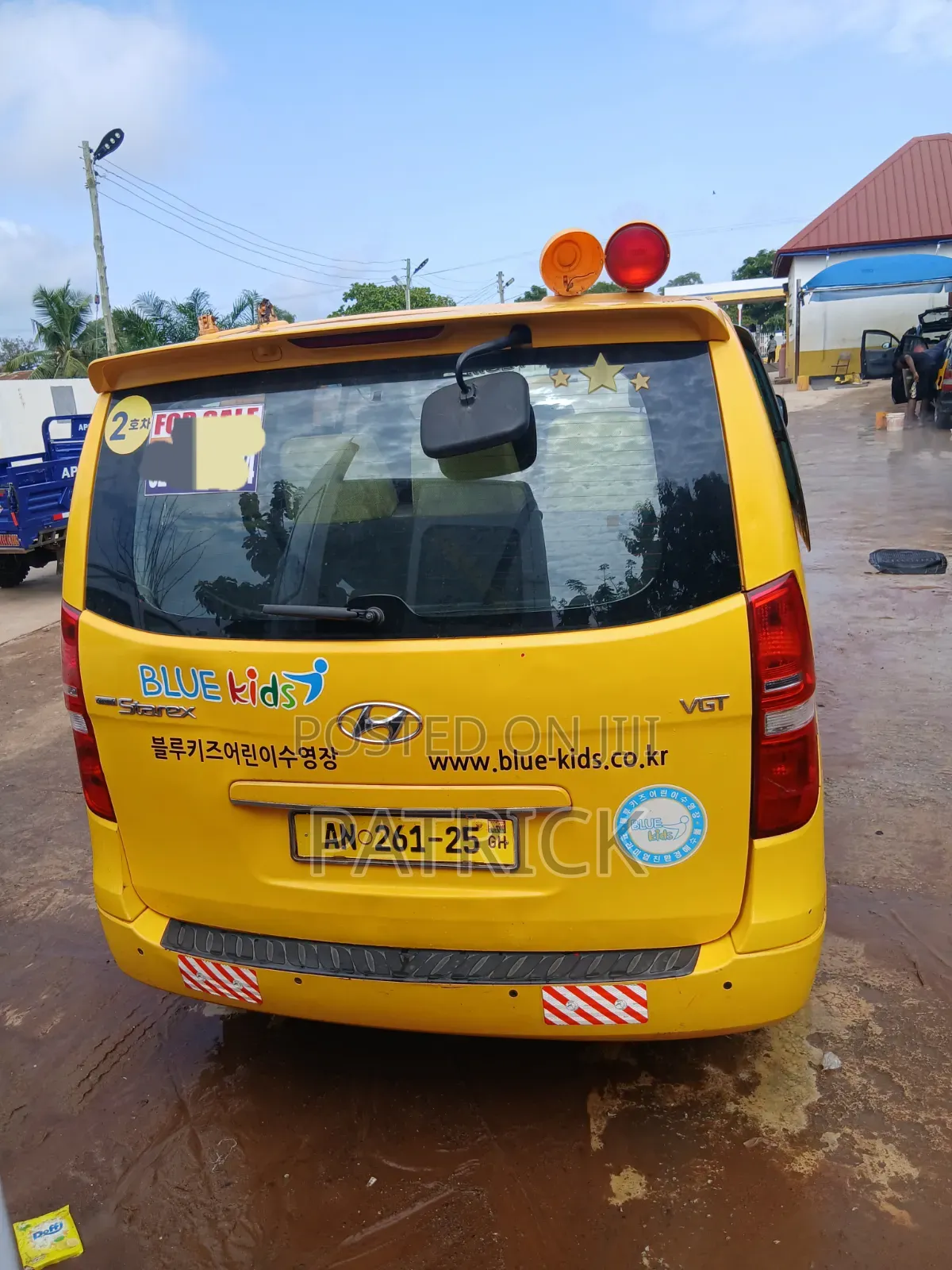 Hyundai H1 2013 Yellow
