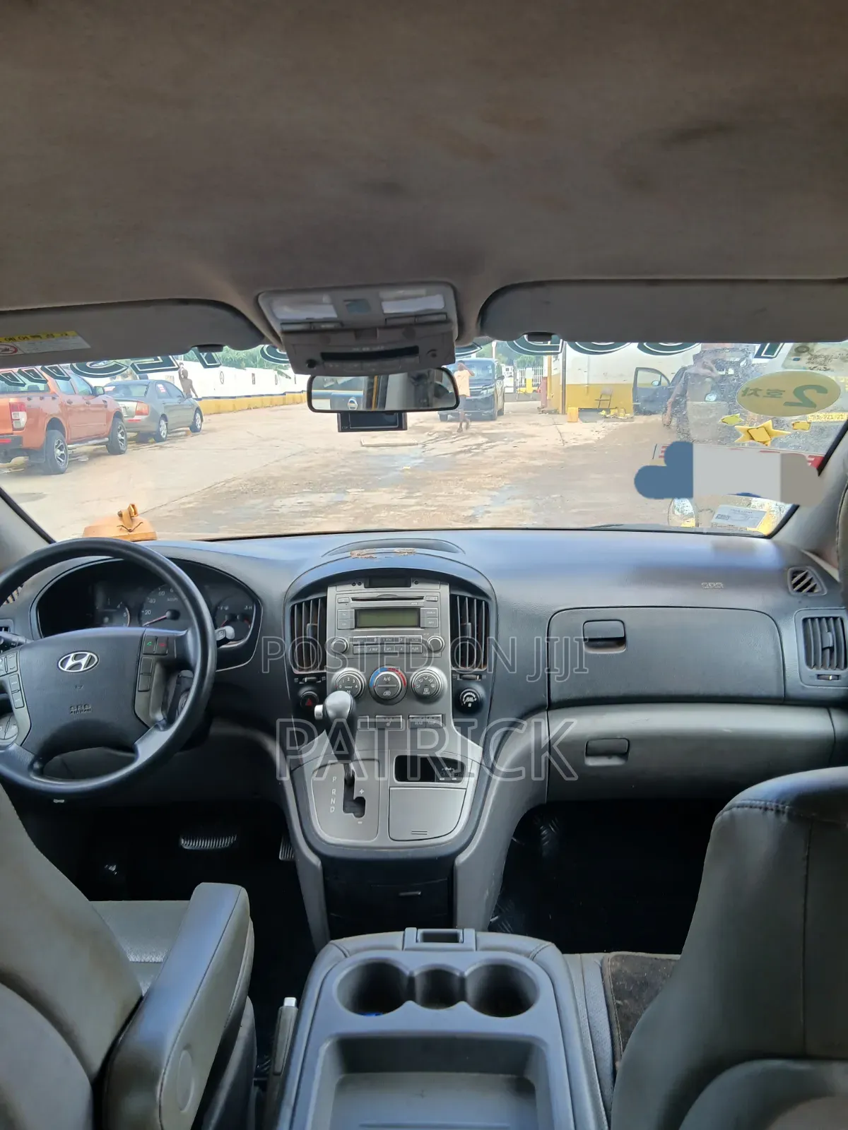 Hyundai H1 2013 Yellow