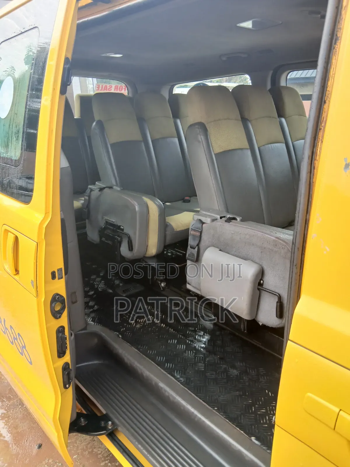 Hyundai H1 2013 Yellow