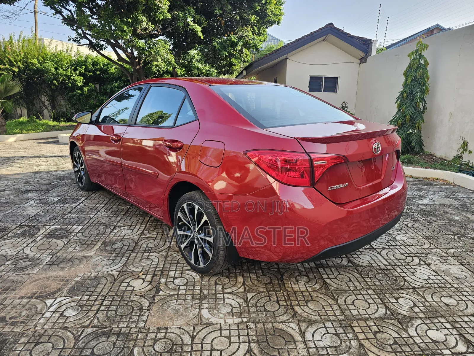 Toyota Corolla SE (1.8L 4cyl 6M) 2018 Red