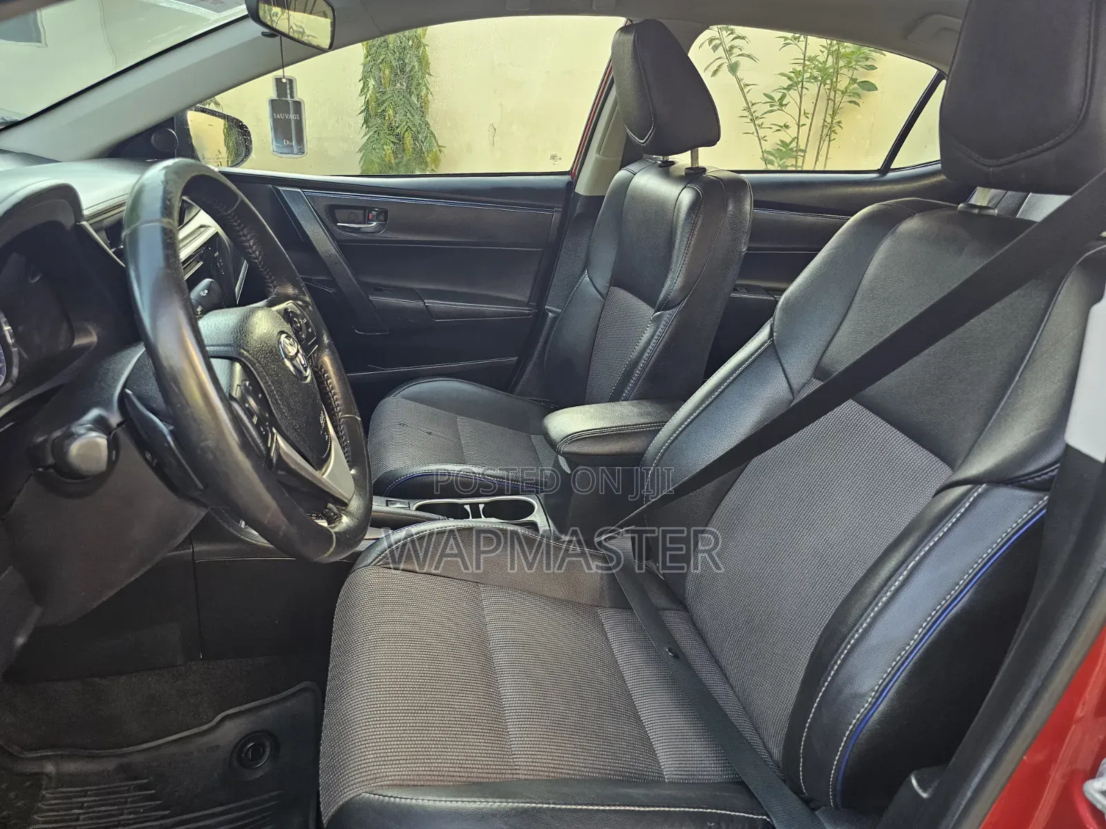 Toyota Corolla SE (1.8L 4cyl 6M) 2018 Red