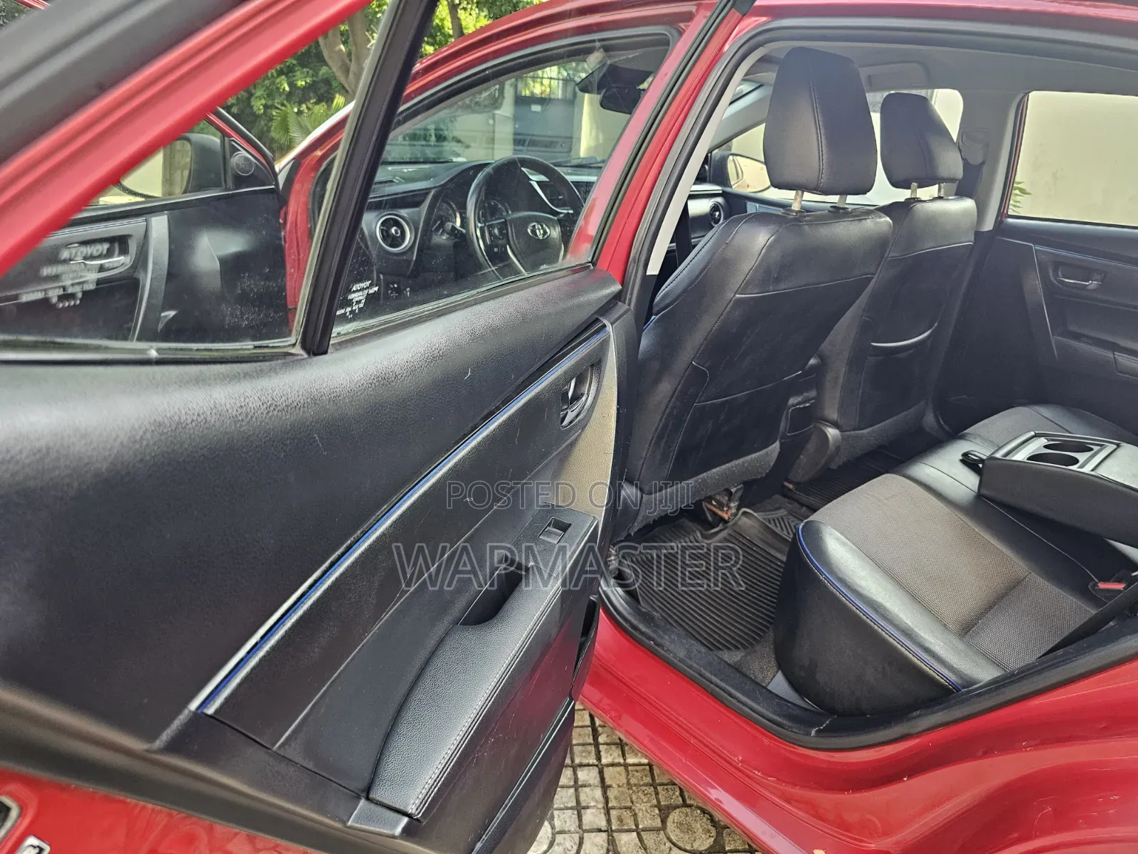 Toyota Corolla SE (1.8L 4cyl 6M) 2018 Red