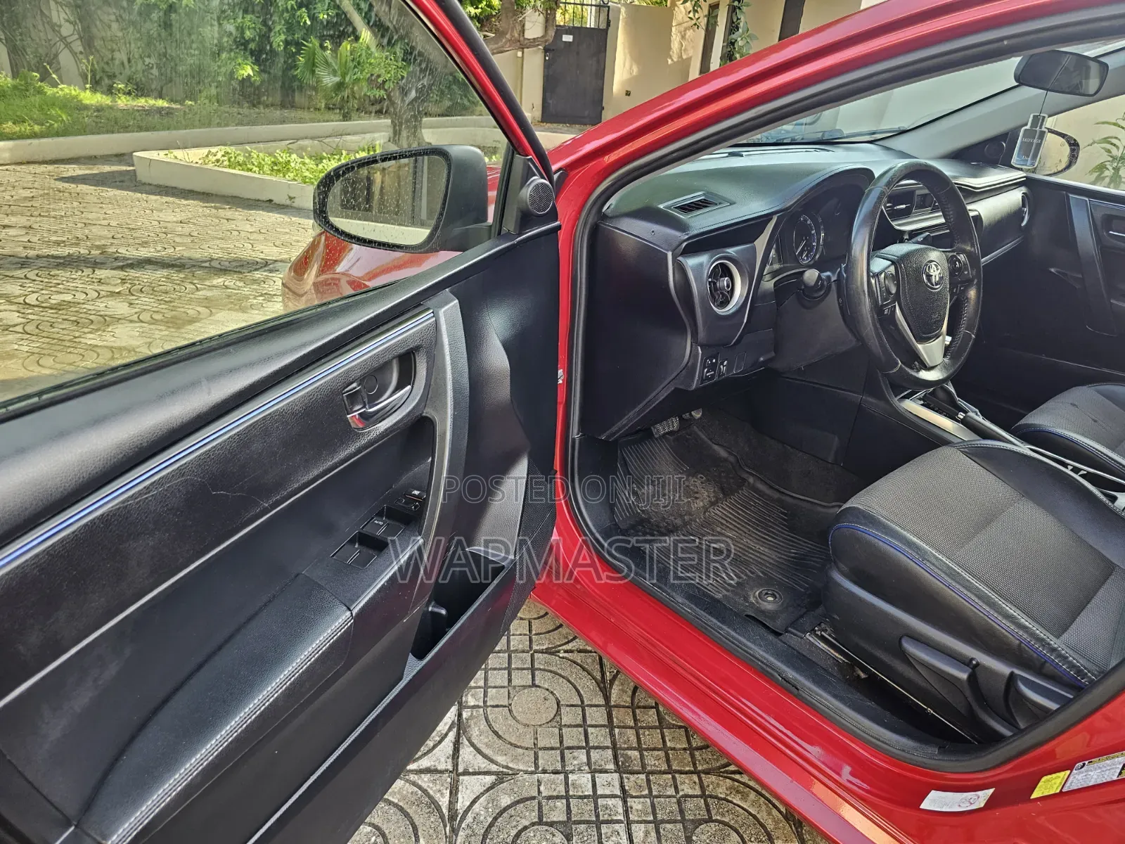 Toyota Corolla SE (1.8L 4cyl 6M) 2018 Red