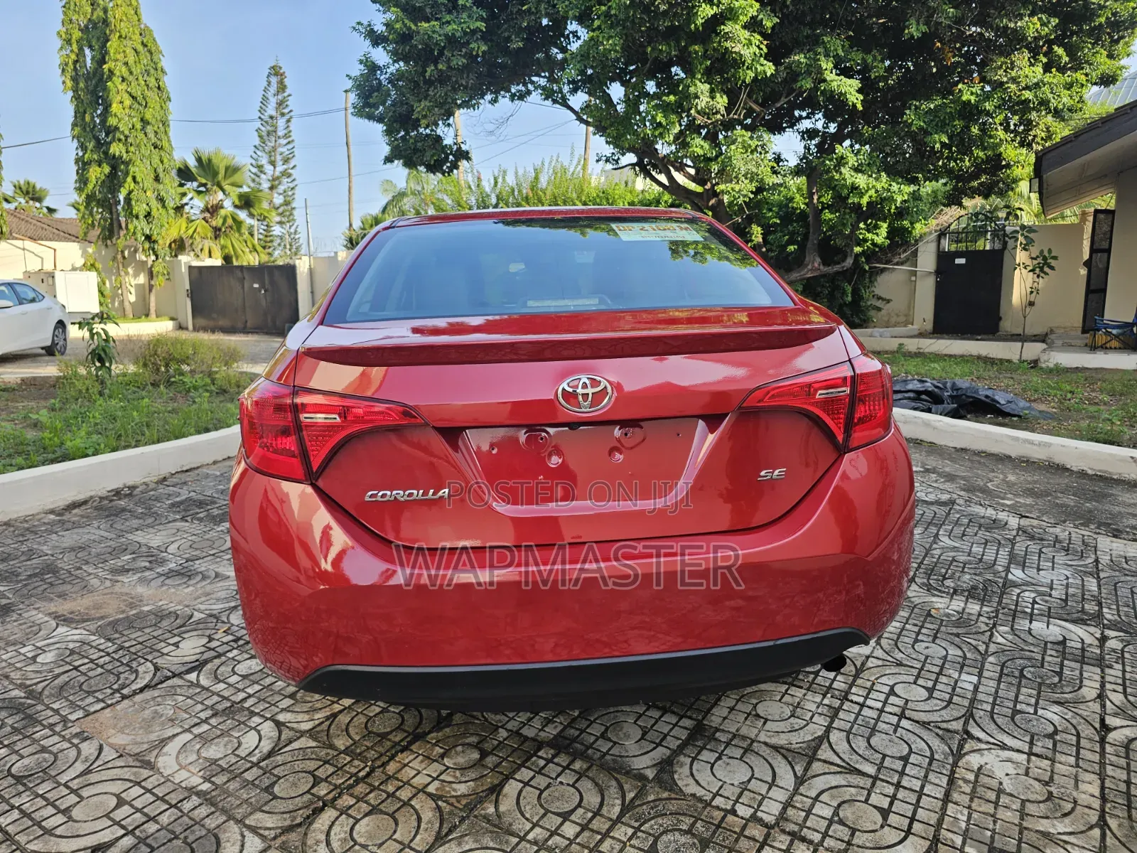 Toyota Corolla SE (1.8L 4cyl 6M) 2018 Red