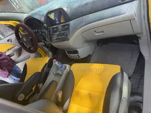 Honda Odyssey 2.4 4WD 2010 Yellow